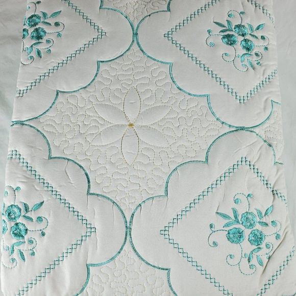 Quilt Bedspread Fancy Embroidery aquamarine / beige Size Queen - Picture 2 of 3
